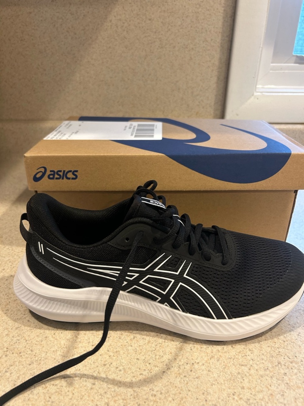 Asics Black and White Men's Running Shoe - Picture 2 of 4